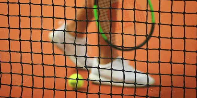 How to keep score in tennis and why is it dome that way?